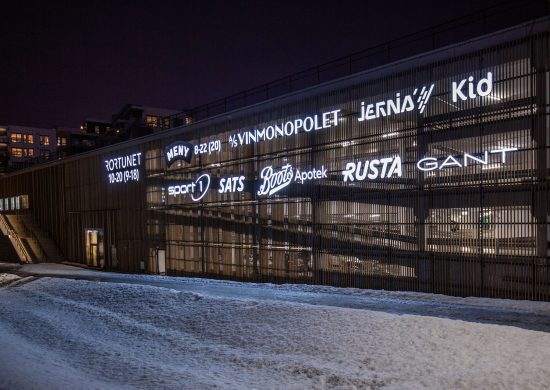 Store lysskilt til fasade